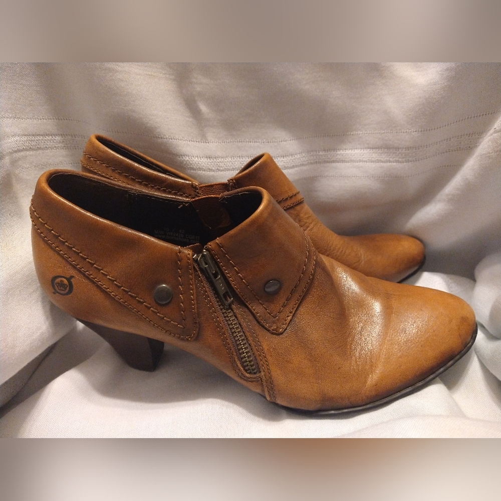 Born Brown Leather Ankle Booties Size 10